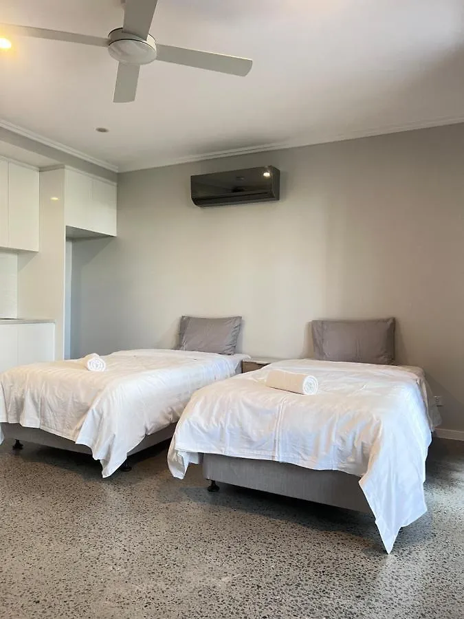 Near New 4Br Townhouse Next To Shopping Mall Gold Coast Apartment